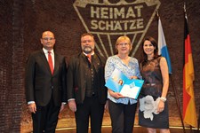Heimatminister Albert Füracker und Kunstministerin Prof. Dr. med. Marion Kiechle prämieren 100 Heimatschätze